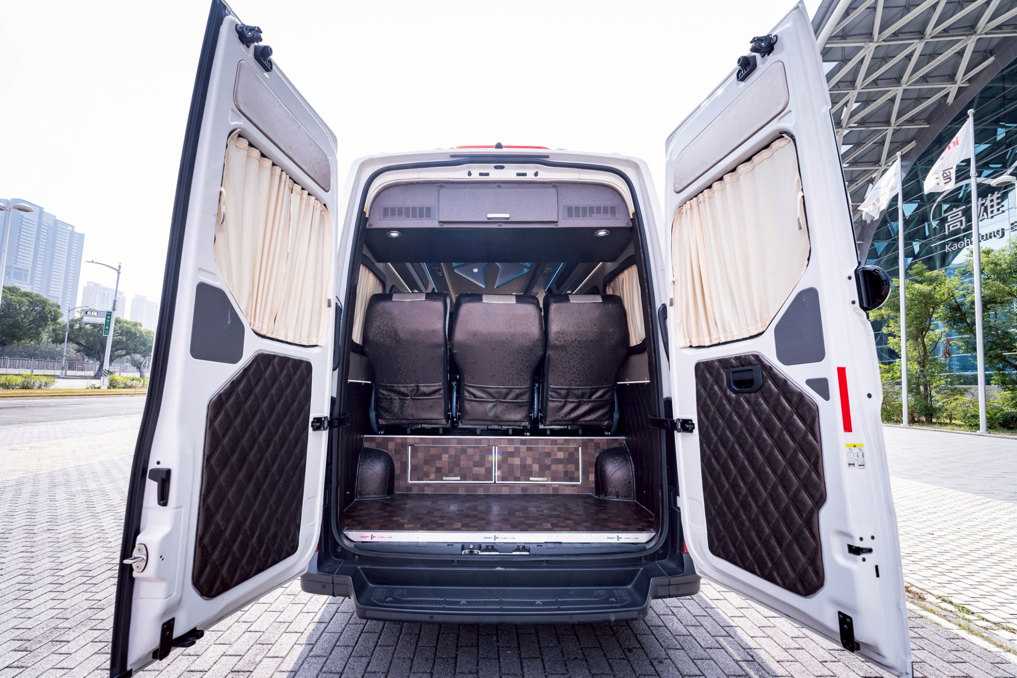 豪華保母車圖片4