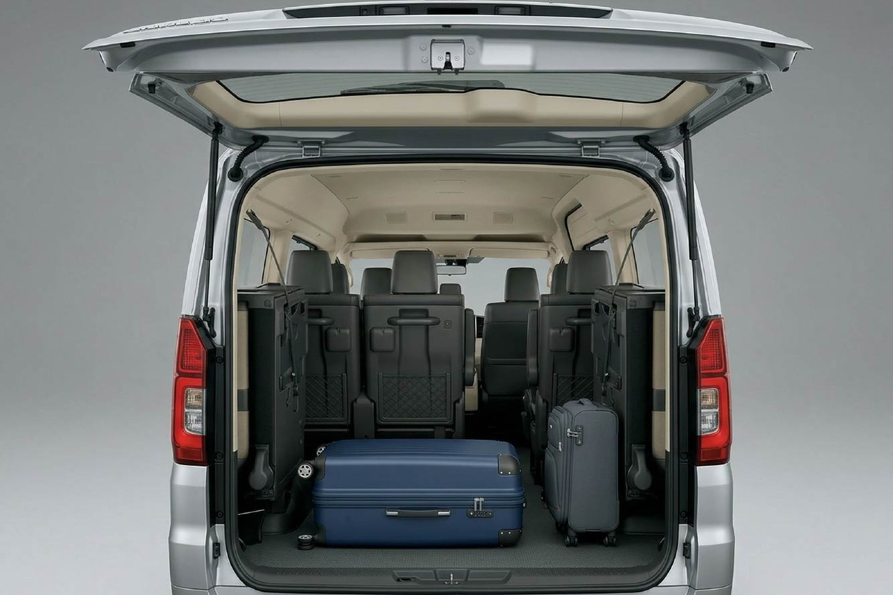 Toyota Hiace 豐田海獅圖片4