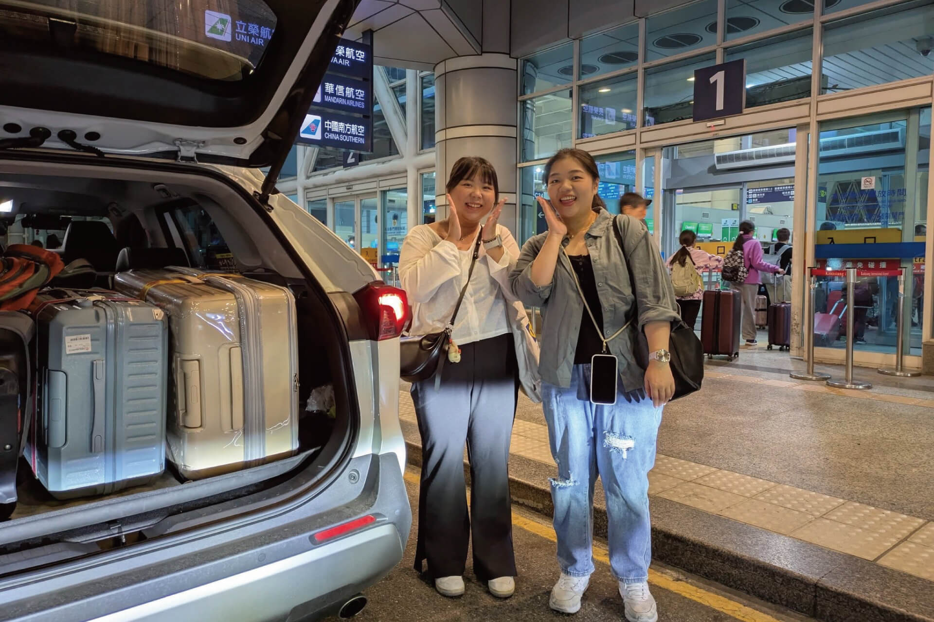 台南麻豆到小港機場包車推薦｜RAV4機場接送服務，出國旅遊首選眾恆接駁圖片